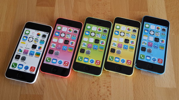 Apple iPhone 5c in 5 verschiedenen Farben