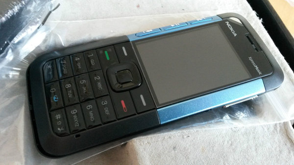 Nokia 5310 XpressMusic in Blau oder Rot