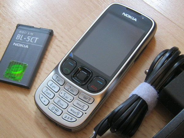 Nokia 6303i classic in Steel oder Schwarz