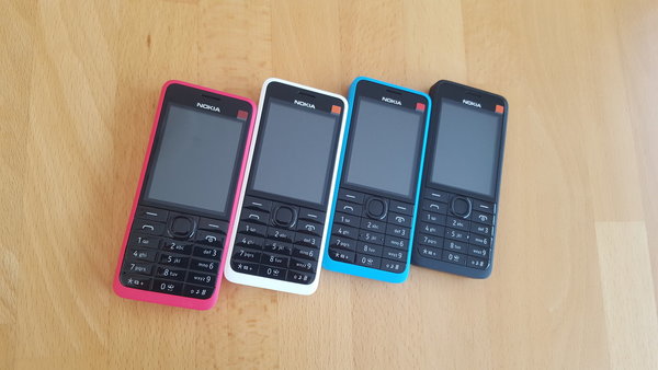 Nokia 301 in Schwarz, Cyan, Fuchsia, Weiss oder Gelb